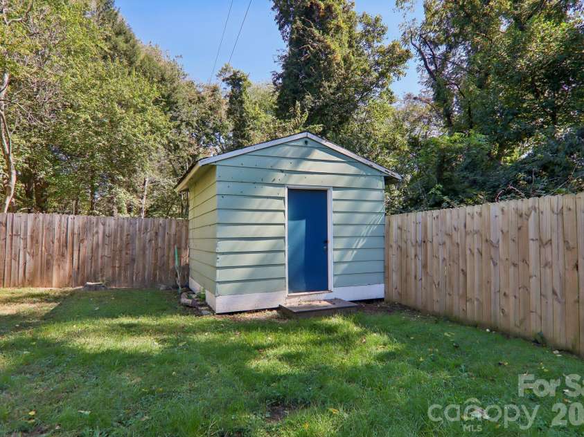 216 Vance Avenue, Black Mountain, NC 28711.  MLS# CAR4430740, YatesRealty ID 8062. 