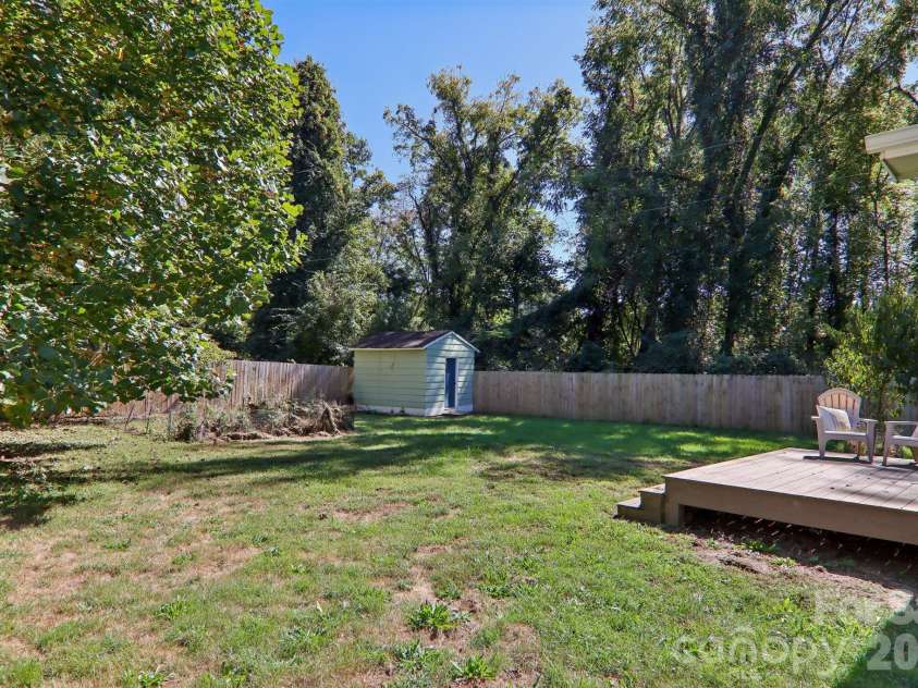 216 Vance Avenue, Black Mountain, NC 28711.  MLS# CAR4430740, YatesRealty ID 8062. 