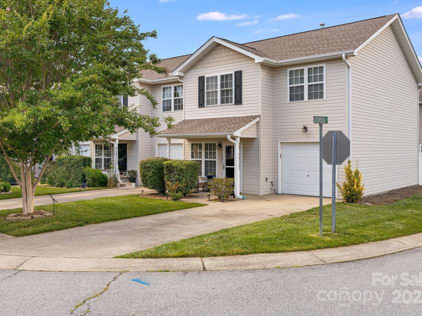 48 Lanceford Circle, Fletcher, NC 28732.  MLS# CAR4284692, YatesRealty ID 8062. 