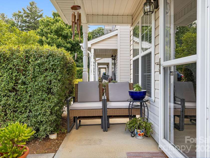 48 Lanceford Circle, Fletcher, NC 28732.  MLS# CAR4284692, YatesRealty ID 8062. 