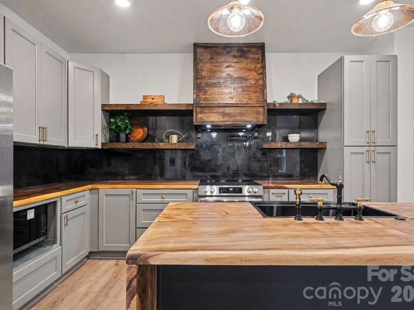 143 Johndy Avenue, Kannapolis, NC 28083.  MLS# CAR4334566, YatesRealty ID 8063. Kitchen