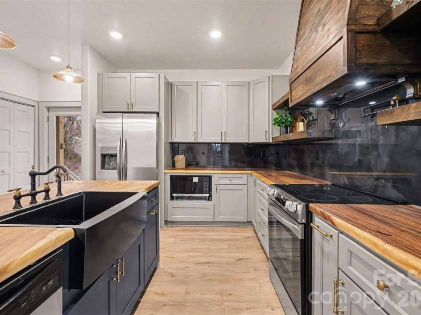 143 Johndy Avenue, Kannapolis, NC 28083.  MLS# CAR4334566, YatesRealty ID 8063. Kitchen