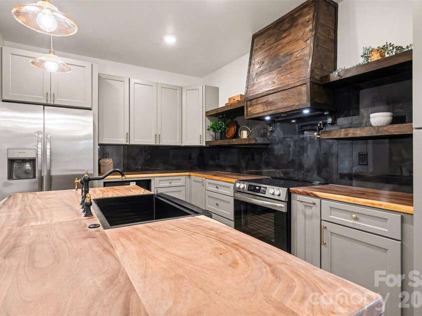 143 Johndy Avenue, Kannapolis, NC 28083.  MLS# CAR4334566, YatesRealty ID 8063. Kitchen