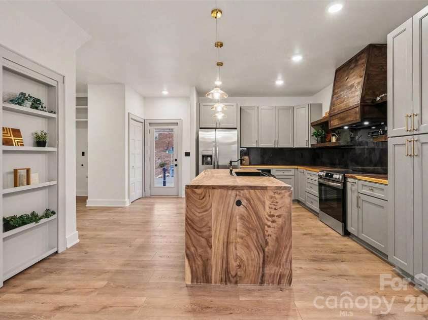 143 Johndy Avenue, Kannapolis, NC 28083.  MLS# CAR4334566, YatesRealty ID 8063. Kitchen
