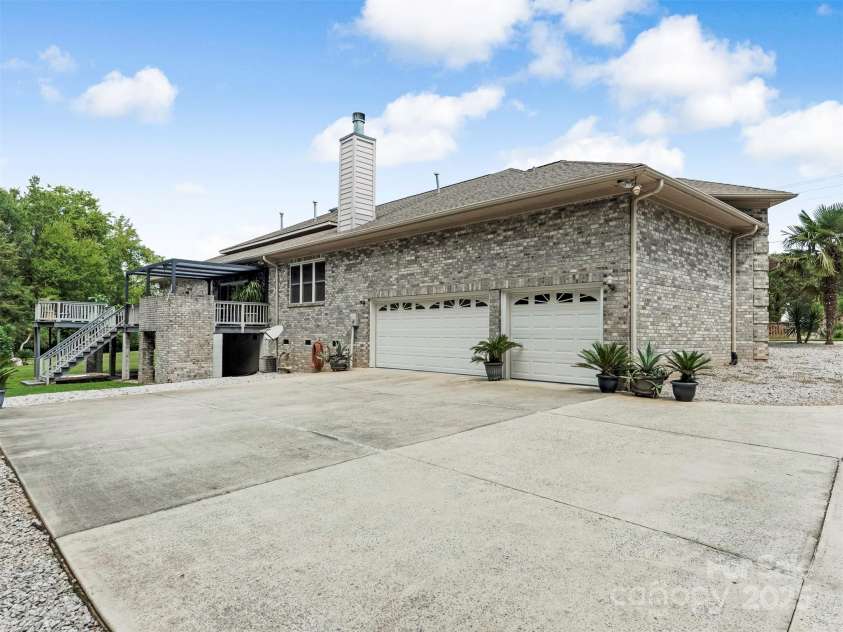 9535 Potter Road, Matthews, NC 28104.  MLS# CAR4291851, YatesRealty ID 8063. 