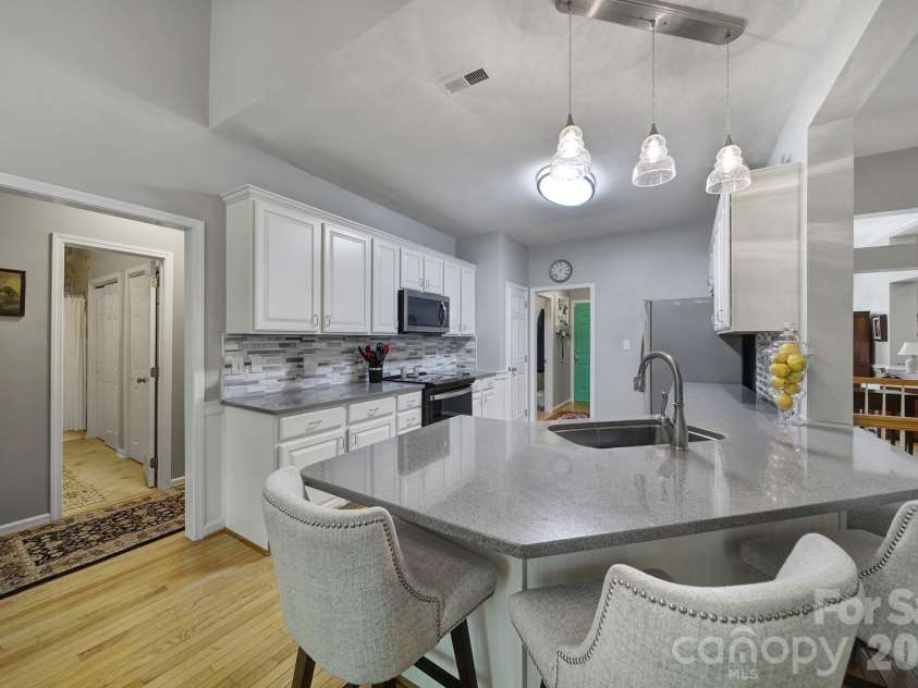 160 Fernbrook Drive, Mooresville, NC 28117.  MLS# CAR4350552, YatesRealty ID 8064. Kitchen
