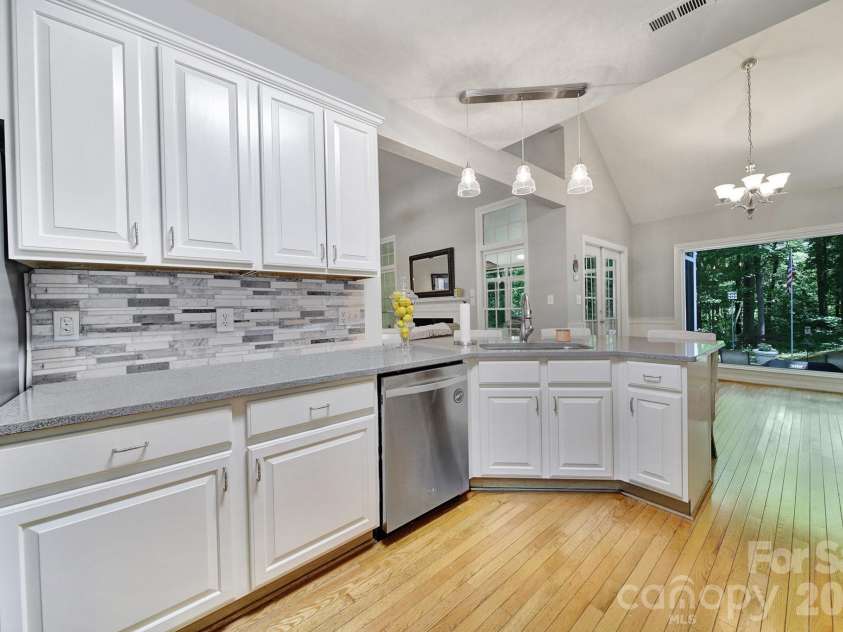 160 Fernbrook Drive, Mooresville, NC 28117.  MLS# CAR4350552, YatesRealty ID 8064. Kitchen