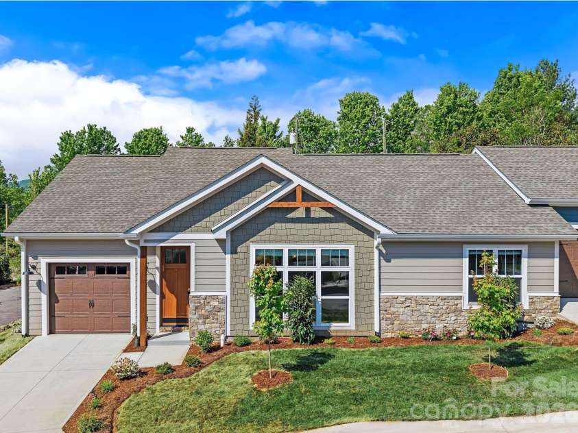8 Heartleaf Circle, Arden, NC 28704.  MLS# CAR4364542, YatesRealty ID 8065. 