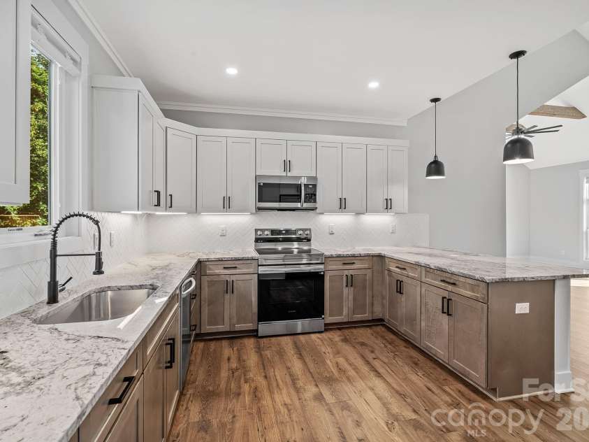 8 Heartleaf Circle, Arden, NC 28704.  MLS# CAR4364542, YatesRealty ID 8065. 
