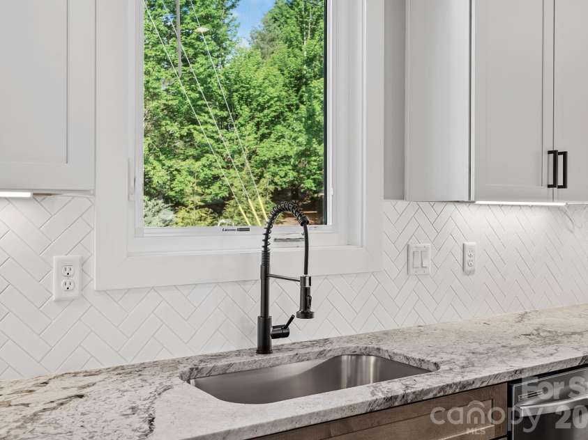 8 Heartleaf Circle, Arden, NC 28704.  MLS# CAR4364542, YatesRealty ID 8065. 