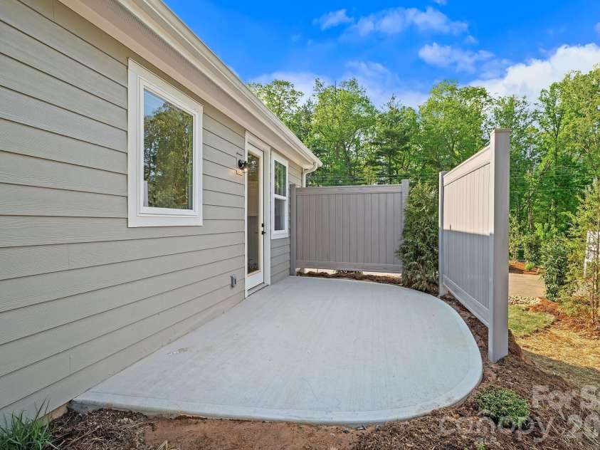 8 Heartleaf Circle, Arden, NC 28704.  MLS# CAR4364542, YatesRealty ID 8065. 