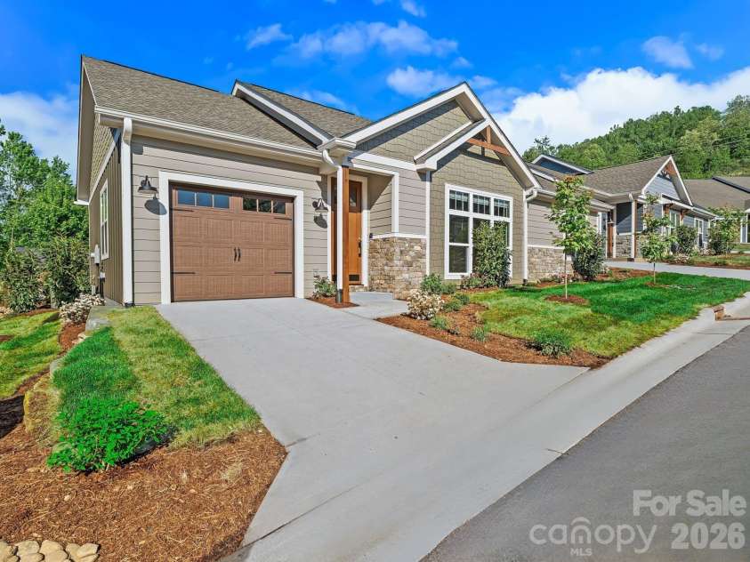 8 Heartleaf Circle, Arden, NC 28704.  MLS# CAR4364542, YatesRealty ID 8065. 