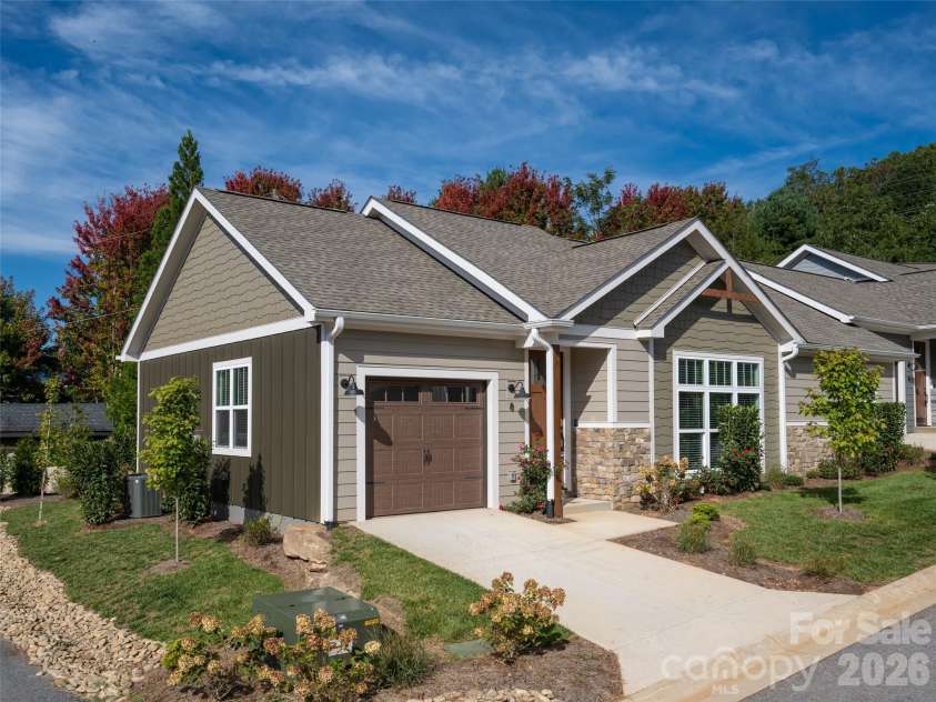 8 Heartleaf Circle, Arden, NC 28704.  MLS# CAR4431913, YatesRealty ID 8065. 