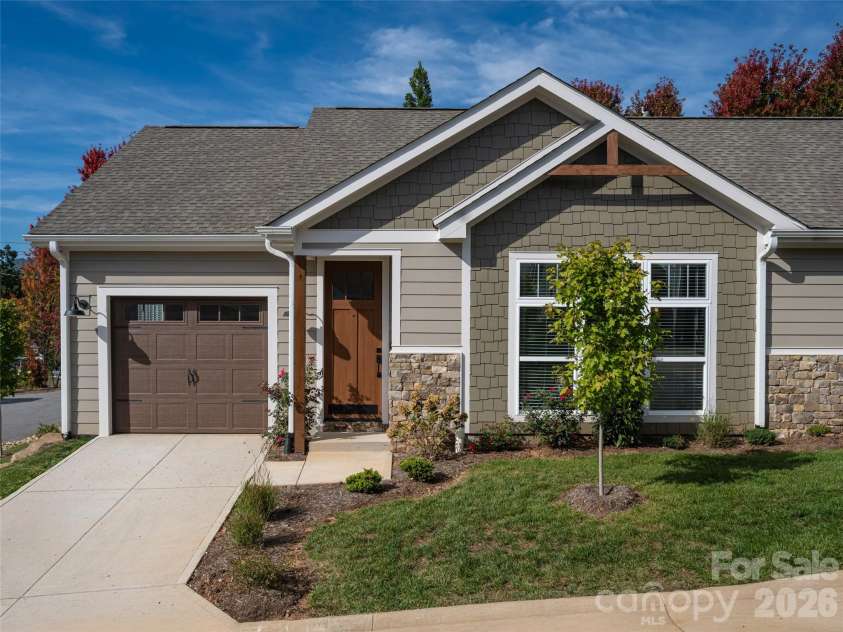 8 Heartleaf Circle, Arden, NC 28704.  MLS# CAR4431913, YatesRealty ID 8065. 