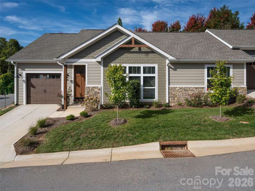 8 Heartleaf Circle, Arden, NC 28704.  MLS# CAR4431913, YatesRealty ID 8065. 