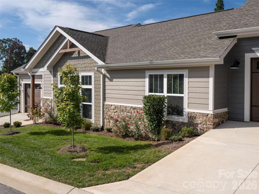 8 Heartleaf Circle, Arden, NC 28704.  MLS# CAR4431913, YatesRealty ID 8065. 