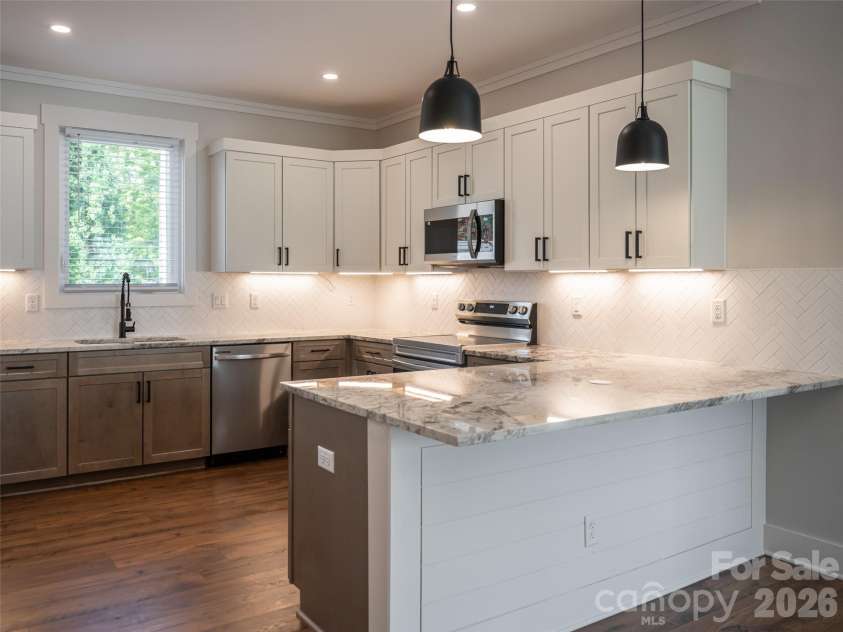 8 Heartleaf Circle, Arden, NC 28704.  MLS# CAR4431913, YatesRealty ID 8065. 