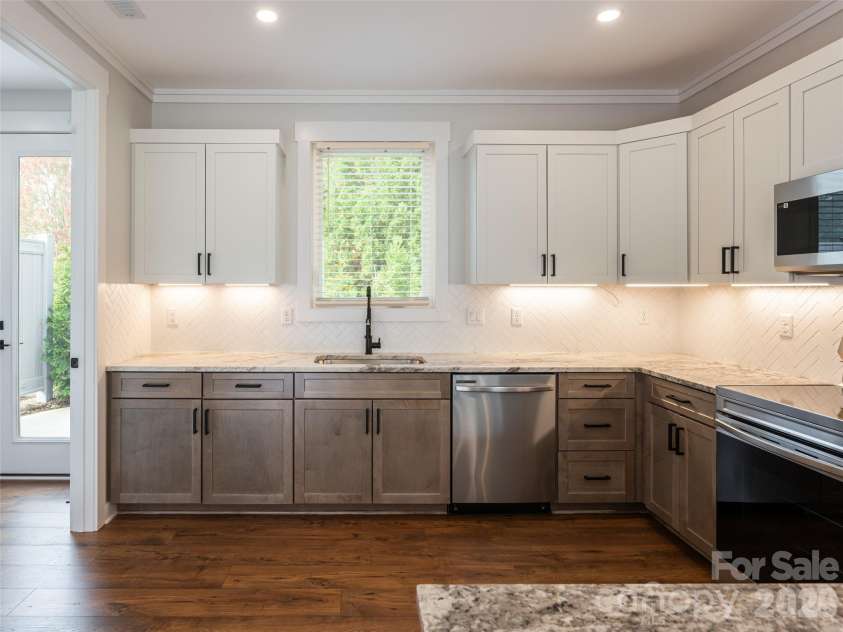 8 Heartleaf Circle, Arden, NC 28704.  MLS# CAR4431913, YatesRealty ID 8065. 