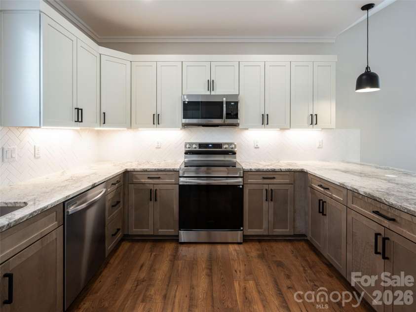 8 Heartleaf Circle, Arden, NC 28704.  MLS# CAR4431913, YatesRealty ID 8065. 