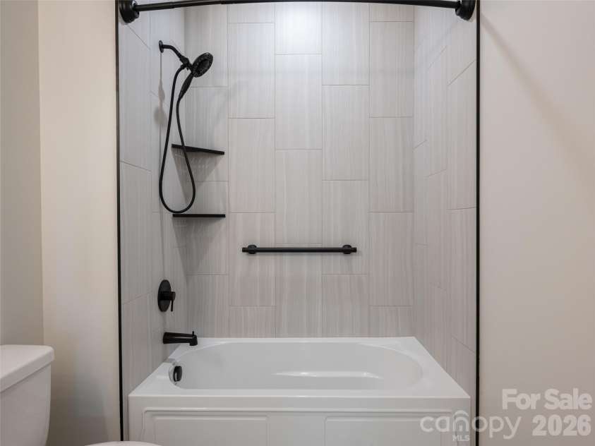 8 Heartleaf Circle, Arden, NC 28704.  MLS# CAR4431913, YatesRealty ID 8065. 