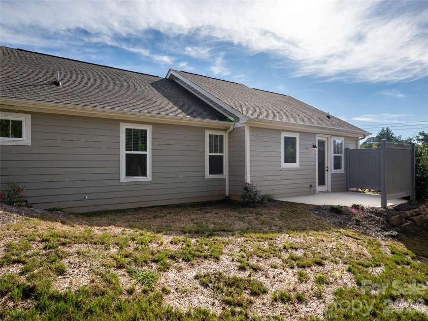 8 Heartleaf Circle, Arden, NC 28704.  MLS# CAR4431913, YatesRealty ID 8065. 