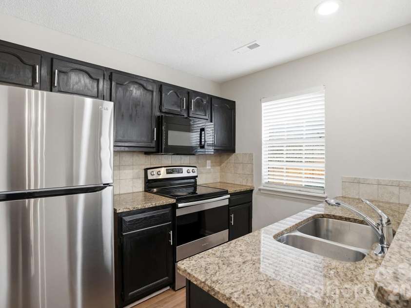 3015 Summercroft Lane, Charlotte, NC 28269.  MLS# CAR4337143, YatesRealty ID 8066. 