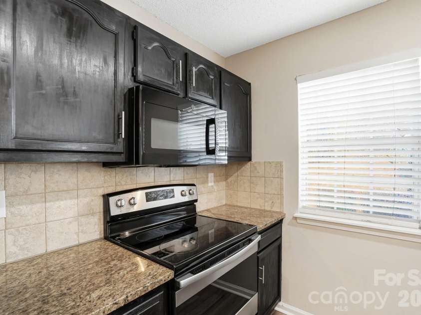 3015 Summercroft Lane, Charlotte, NC 28269.  MLS# CAR4337143, YatesRealty ID 8066. 