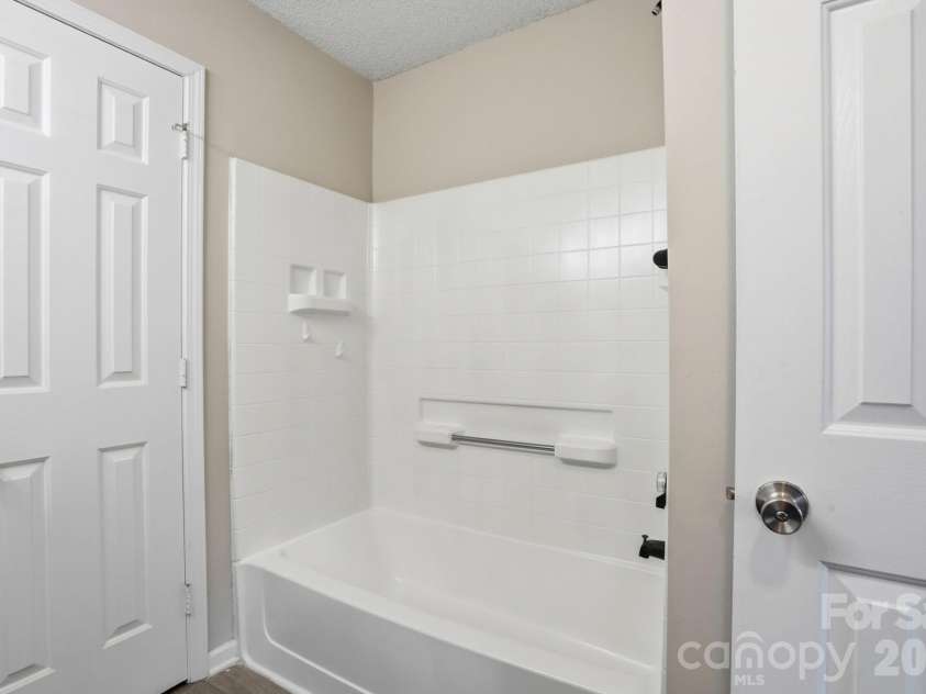 3015 Summercroft Lane, Charlotte, NC 28269.  MLS# CAR4337143, YatesRealty ID 8066. 
