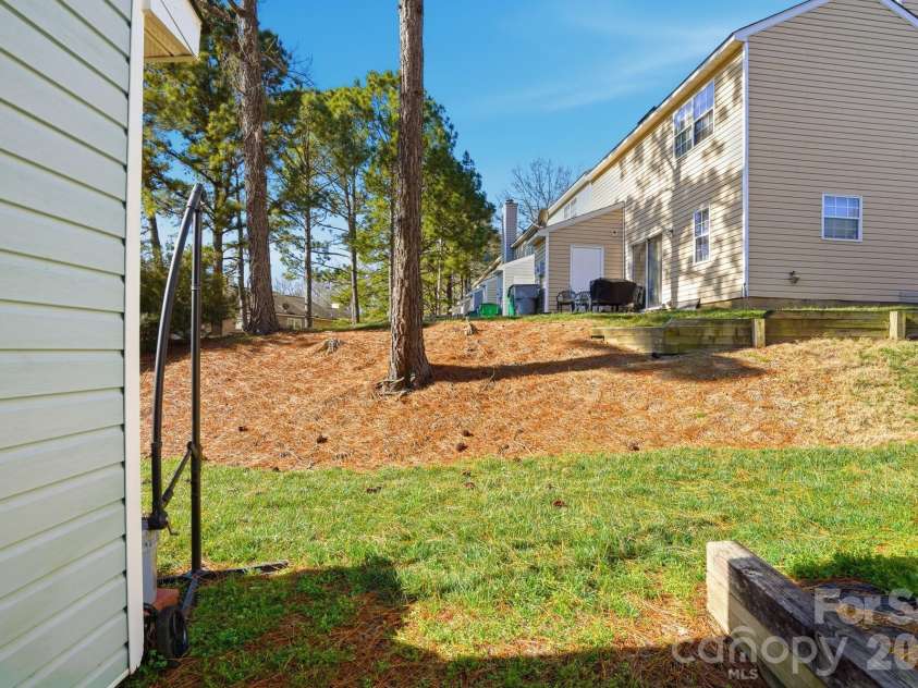 3015 Summercroft Lane, Charlotte, NC 28269.  MLS# CAR4337143, YatesRealty ID 8066. 