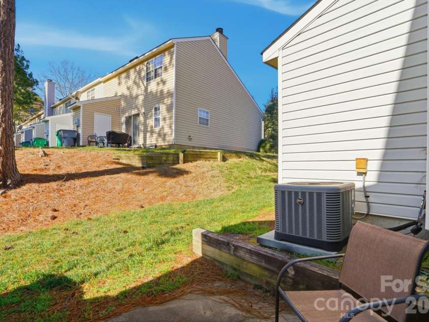 3015 Summercroft Lane, Charlotte, NC 28269.  MLS# CAR4337143, YatesRealty ID 8066. 