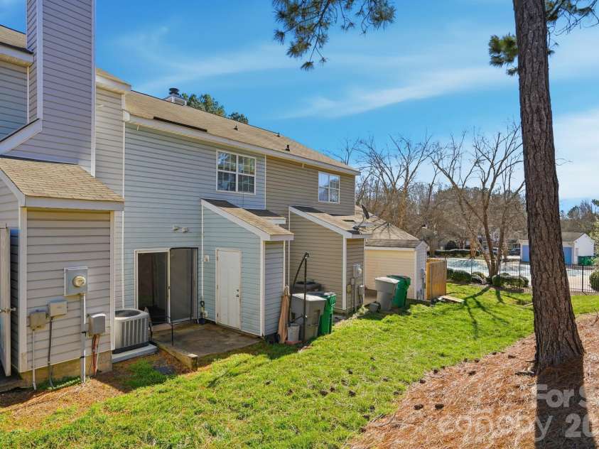3015 Summercroft Lane, Charlotte, NC 28269.  MLS# CAR4337143, YatesRealty ID 8066. 