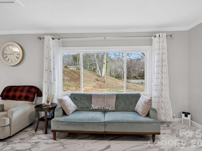 105 Countryside Drive, Lenoir, NC 28645.  MLS# CAR4396554, YatesRealty ID 8068. 