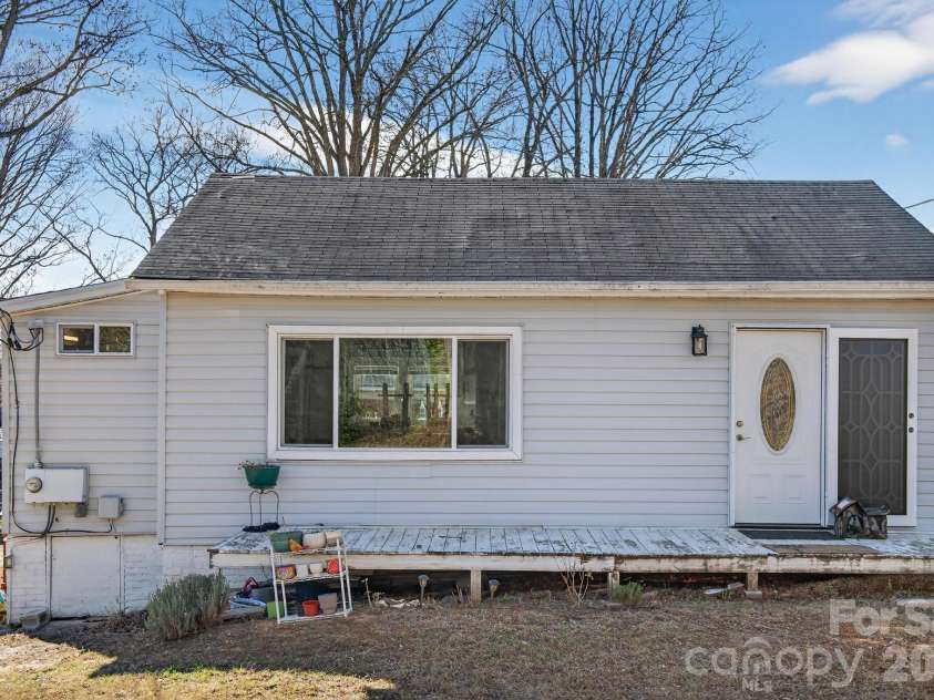 105 Countryside Drive, Lenoir, NC 28645.  MLS# CAR4396554, YatesRealty ID 8068. 