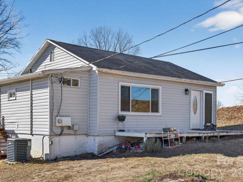 105 Countryside Drive, Lenoir, NC 28645.  MLS# CAR4396554, YatesRealty ID 8068. 