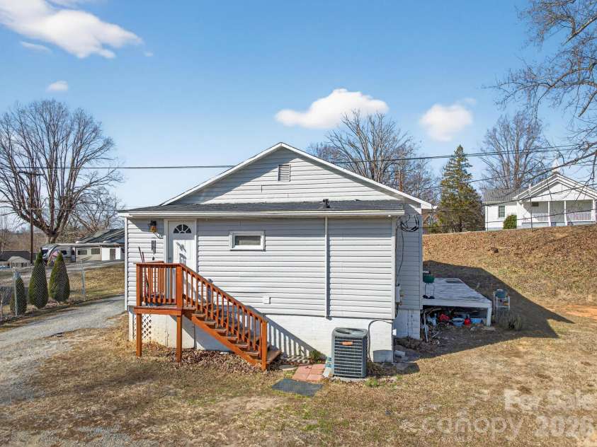 105 Countryside Drive, Lenoir, NC 28645.  MLS# CAR4396554, YatesRealty ID 8068. 