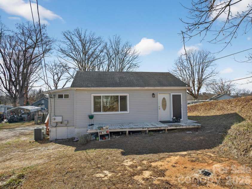 105 Countryside Drive, Lenoir, NC 28645.  MLS# CAR4396554, YatesRealty ID 8068. 