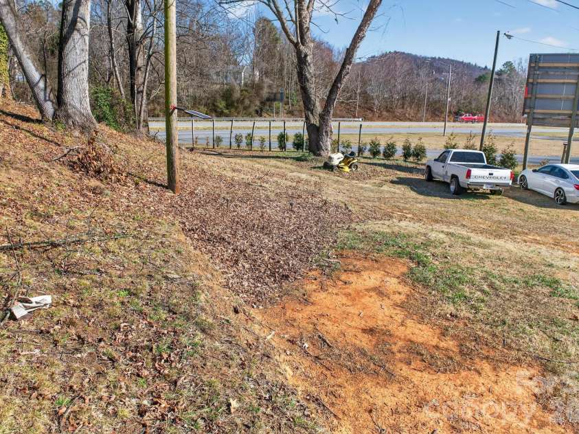 105 Countryside Drive, Lenoir, NC 28645.  MLS# CAR4396554, YatesRealty ID 8068. 