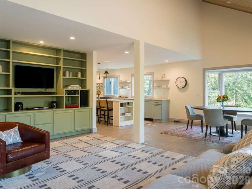 17 Beaverdam Court, Asheville, NC 28804.  MLS# CAR4346866, YatesRealty ID 8068. Beautiful built-ins