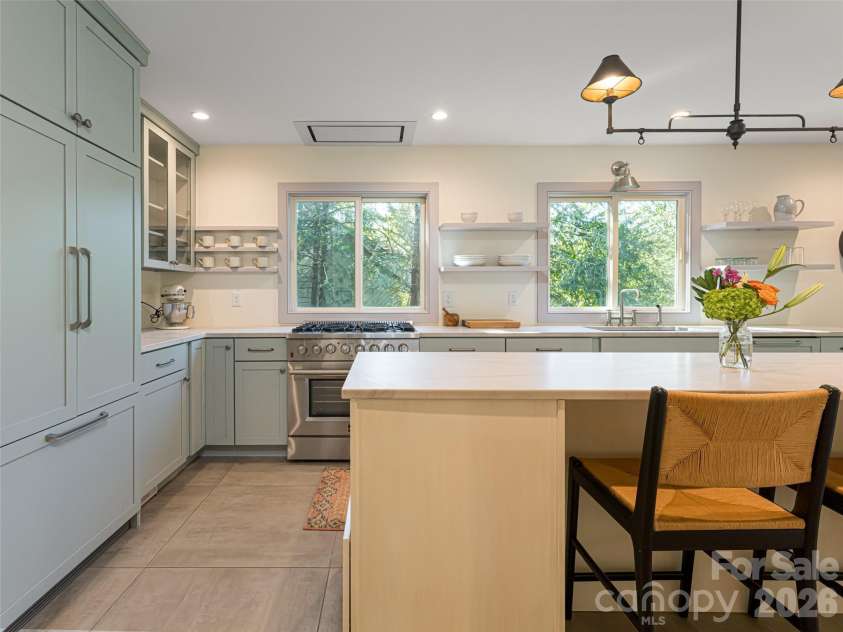 17 Beaverdam Court, Asheville, NC 28804.  MLS# CAR4346866, YatesRealty ID 8068. Custom appliances