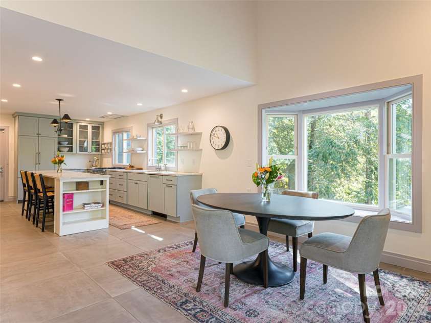 17 Beaverdam Court, Asheville, NC 28804.  MLS# CAR4346866, YatesRealty ID 8068. No one wants to leave the kitchen 