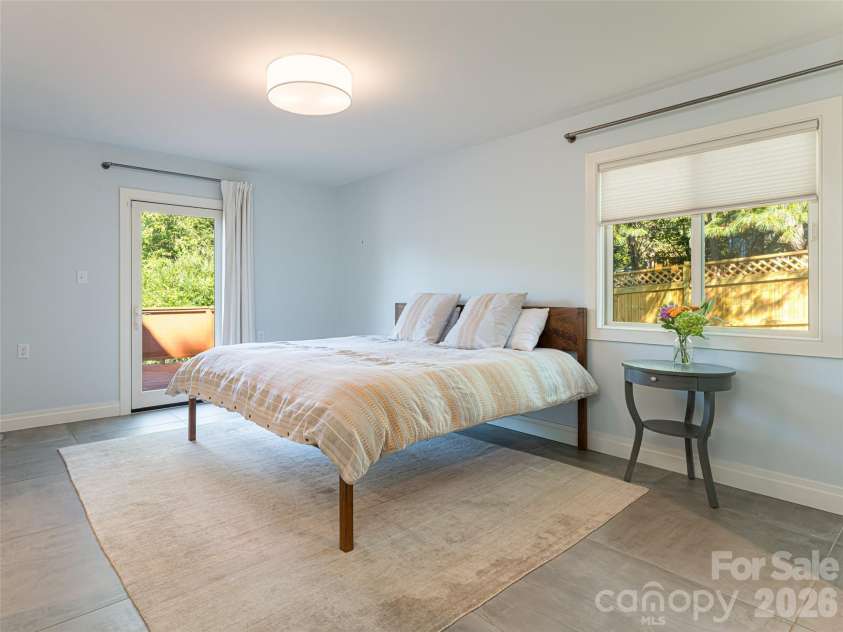 17 Beaverdam Court, Asheville, NC 28804.  MLS# CAR4346866, YatesRealty ID 8068. Primary bedroom