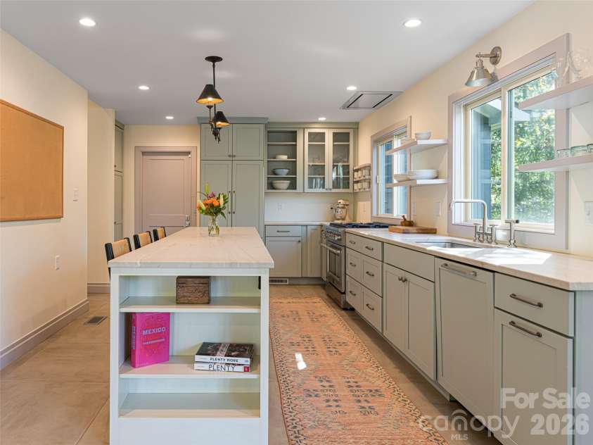 17 Beaverdam Court, Asheville, NC 28804.  MLS# CAR4346866, YatesRealty ID 8068. Set up to shine