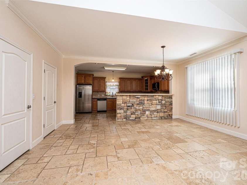 1825 Plaza Drive, Hickory, NC 28602.  MLS# CAR4337733, YatesRealty ID 8069. 