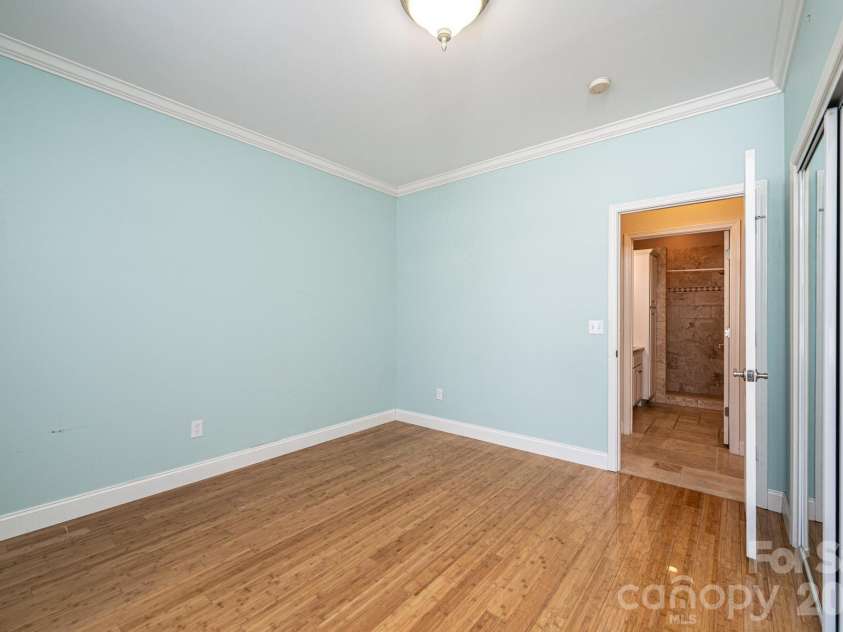 1825 Plaza Drive, Hickory, NC 28602.  MLS# CAR4337733, YatesRealty ID 8069. 