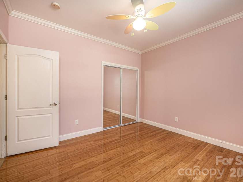 1825 Plaza Drive, Hickory, NC 28602.  MLS# CAR4337733, YatesRealty ID 8069. 