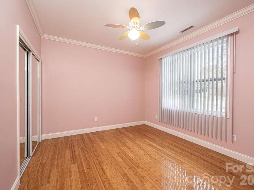 1825 Plaza Drive, Hickory, NC 28602.  MLS# CAR4337733, YatesRealty ID 8069. 