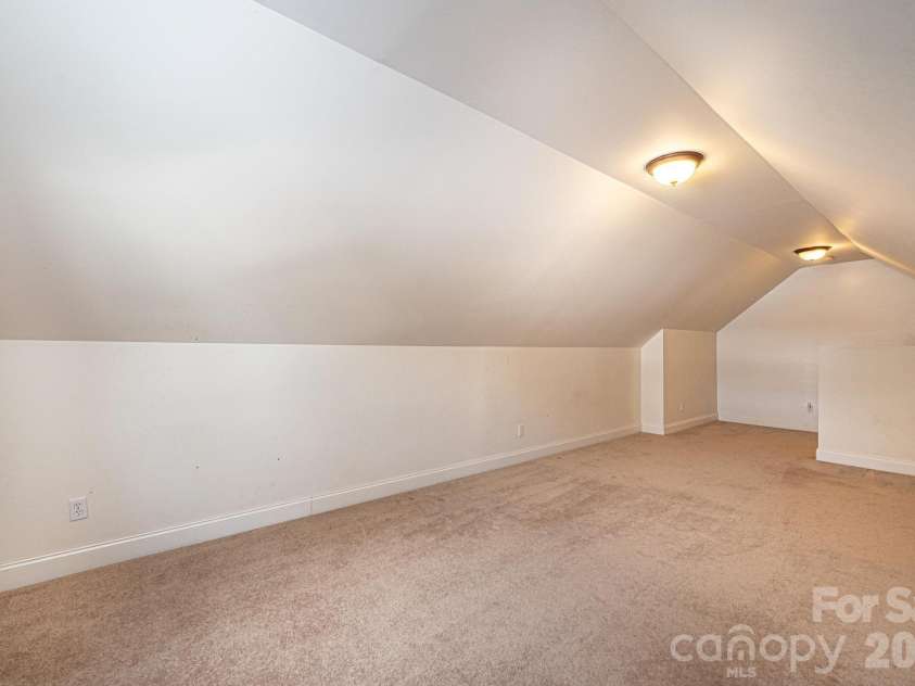1825 Plaza Drive, Hickory, NC 28602.  MLS# CAR4337733, YatesRealty ID 8069. 