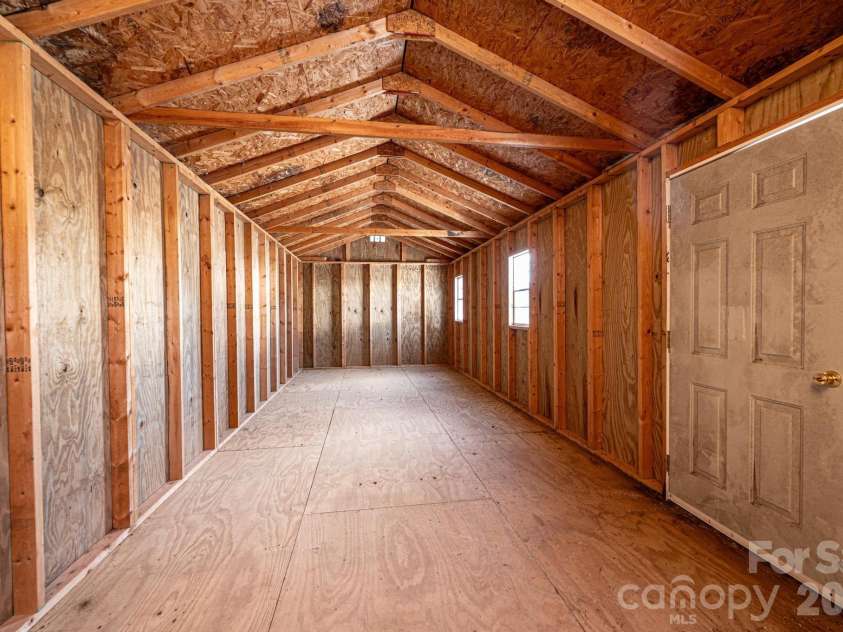 1825 Plaza Drive, Hickory, NC 28602.  MLS# CAR4337733, YatesRealty ID 8069. 
