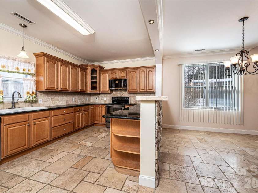 1825 Plaza Drive, Hickory, NC 28602.  MLS# CAR4337733, YatesRealty ID 8069. Dining Area on Right