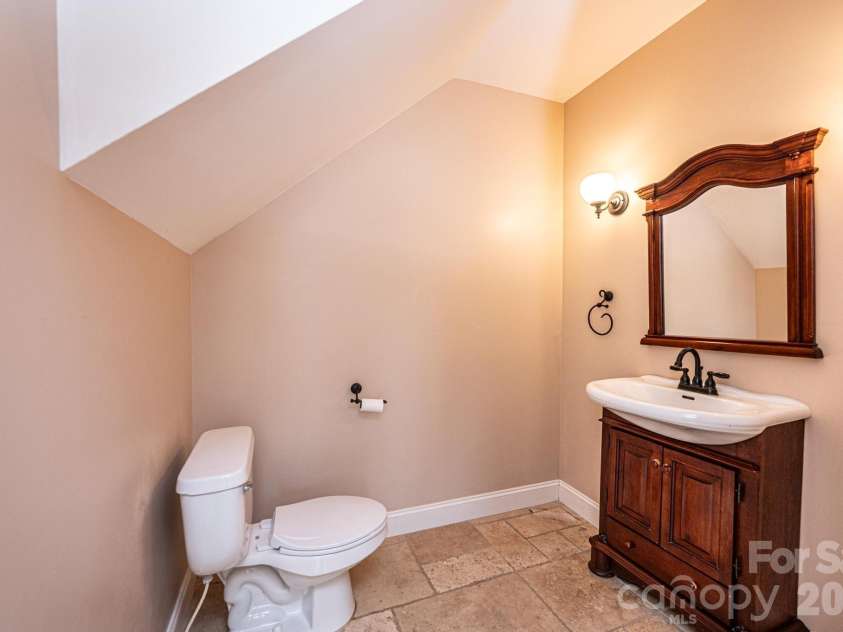1825 Plaza Drive, Hickory, NC 28602.  MLS# CAR4337733, YatesRealty ID 8069. Half Bath
